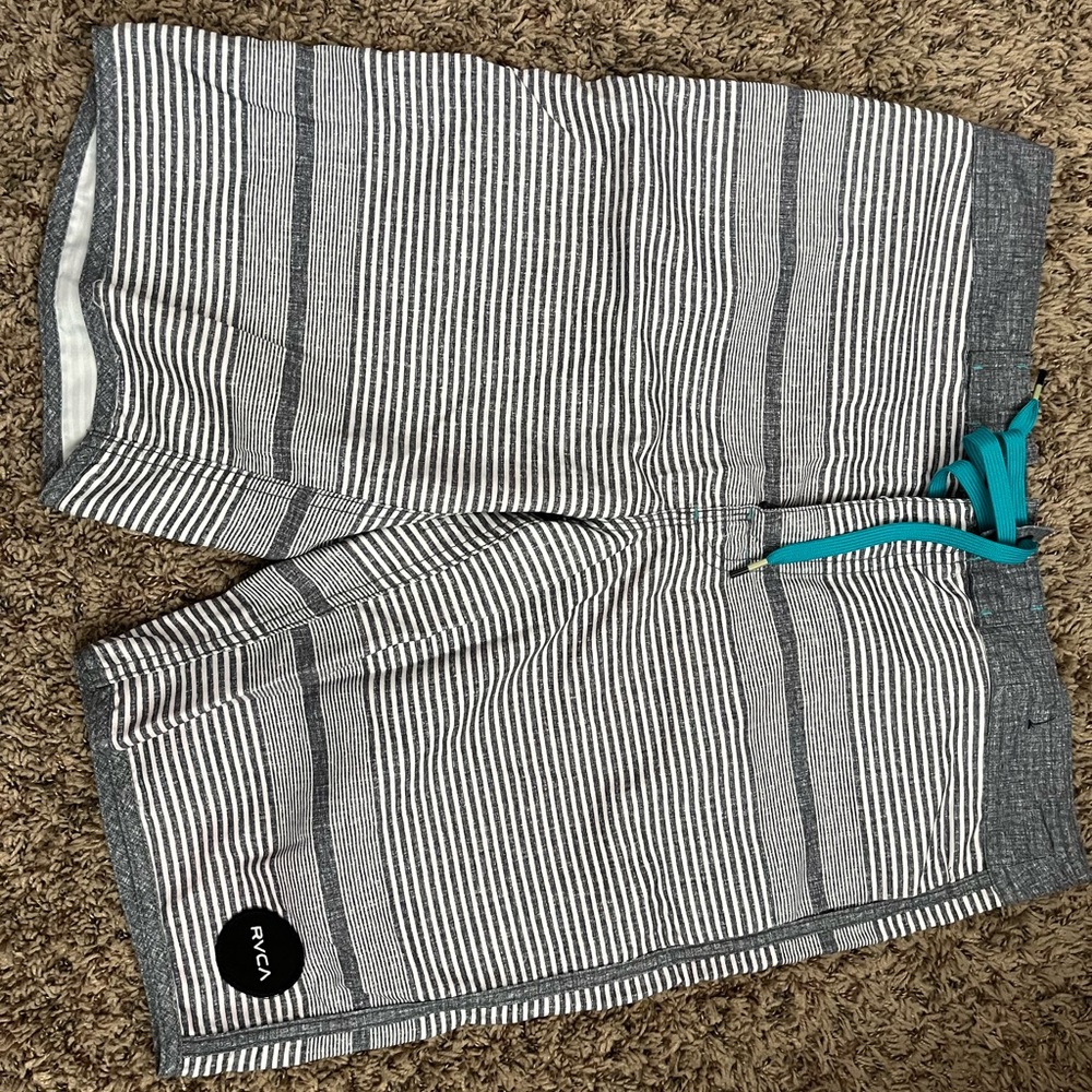 Mens RVCA size 30 boardshorts
